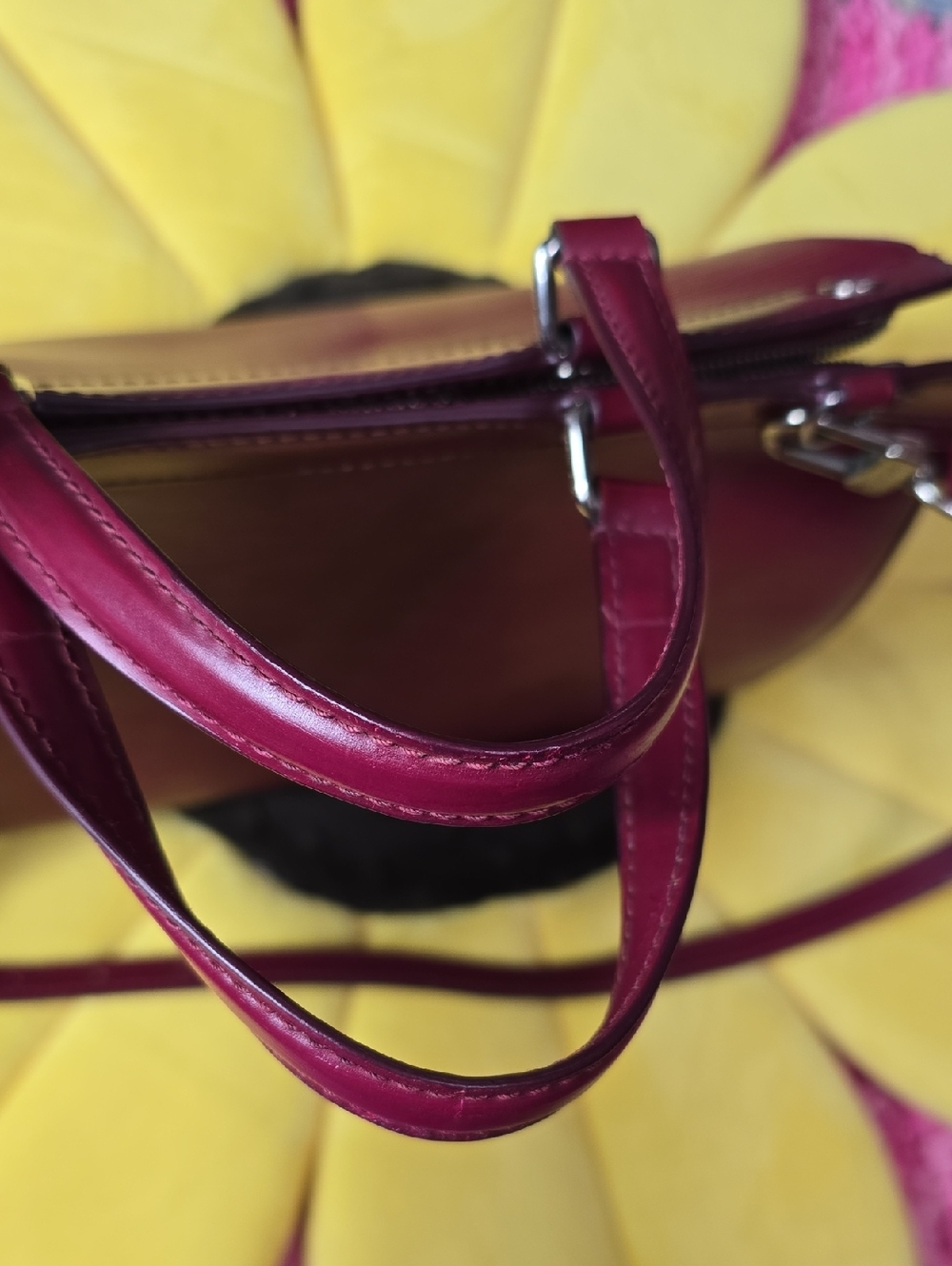 Louis Vuitton Epi Leather Shoulder Bag - Picture 8 of 17